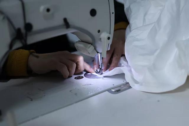 防護服緊缺？這家僅用了5天時間轉產防護服，日產量已達9000件