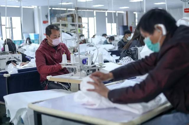 防護服緊缺？這家僅用了5天時間轉產防護服，日產量已達9000件