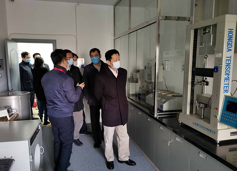 上海市委常委、副市長吳清一行蒞臨指導(dǎo)誠格防御物資的生產(chǎn)